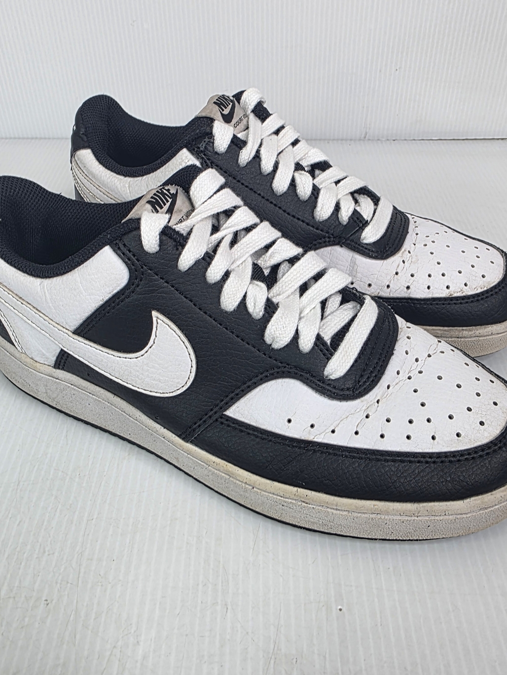 Nike Men’s Black and White Low-Top Sneakers